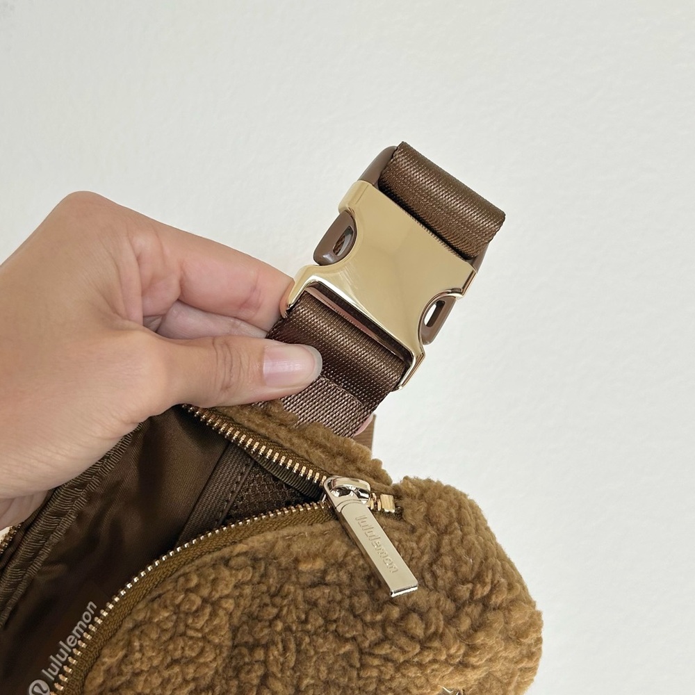 Lululemon Fleece Everywhere Belt Bag in Burnt Caramel - Picture 8 of 9